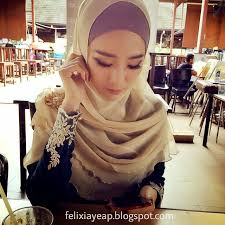 She was malaysia's first and only playboy bunny. Bertudung Dan Menutup Badan Tetapi Tidak Mengikut Syariat Denaihati