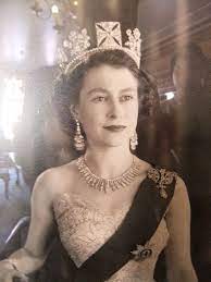 Queen elizabeth ii, then princess elizabeth, at windsor castle in july 1946. A Young Queen Elizabeth Ii 1950s R Oldschoolcool Young Queen Elizabeth Queen Of England Queen Elizabeth