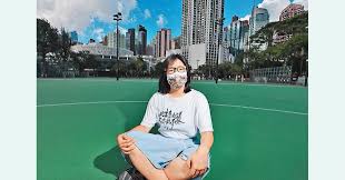 鄒幸彤是香港本地人，先後就讀蘇浙小學和英華女學校 。 自小的興趣是行山，覺得行山很好玩；中學選修時決定報讀物理科。 高中時期成績優異，在香港高級程度會考更考獲「5a」的成績 ，其後在老師的推薦下報讀英國 劍橋大學物理學系，最後成功入讀。. é„'å¹¸å½¤æ¯‹æ‡¼åç‰¢åˆ°å ´é»žç‡­å…‰ ä¿¡å ±ç¶²ç«™hkej Com