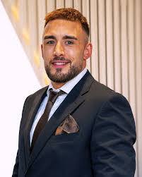 Aaron Grieve's Instagram, Twitter & Facebook