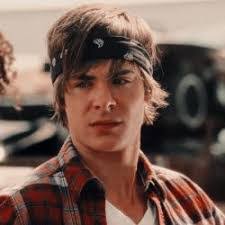 Travis Stoll's Instagram, Twitter & Facebook