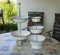 Aus Alten Emaille Schusseln Eine Etagere Bauen Emaille Schussel Deko