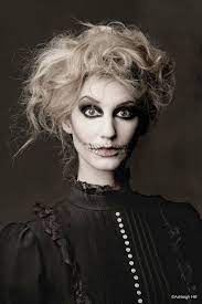 Halloween Schminke Fur Frauen 42 Gruselige Makeup Ideen Halloween Frisuren Halloween Gesicht Schminken Kontaktlinsen Halloween