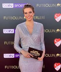 Bein sports hd 1 kanalını canlı olarak izle. Super Lig International Schon Gewusst Die Bein Sports Turkiye Moderatorin Roksan Kunter Ist Die Ur Ur Urenkelin Von Hurrem Sultan Osmanli Facebook