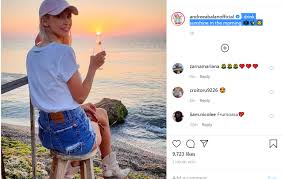 Two years later, she released her debut solo album, amețiți de fum. Unde A Fost FotografiatÄƒ Andreea BÄƒlan Chiar In AceastÄƒ DimineaÈ›Äƒ Eu Beau Impact