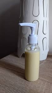 Le Liniment Un Lait Douceur Aux Utilisations Multiples Recette Liniment Demaquillant Fait Maison Demaquillant Maison