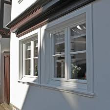 Weisse Holz Sprossenfenster Mit Holzverkleidung Fur Denkmalgeschutzte Gebaude Sorpetaler Fensterbau Sprossenfenster Haus Fensterladen Altes Haus Renovieren