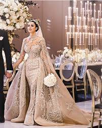Beautiful Queenly Bride S Dress With A Gorgeous Matching Veil And Detachable Waist Skirt My Pick Of The Week Wedding Dresses Bridal Dresses Bridal Gowns