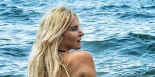 Η ίδια αποκάλυψε τον τρόπο που κατάφερε να χάσει κιλά και να αποκτήσει την άψογη σιλουέτα της σε παλαιότερη συνέντευξη. H Maria Androytsoy Me Koiliakoys Kalorifer Pozarei Me To Mpikini Ths Eikones Zwh Iefimerida Gr
