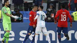 La asociación nacional de fútbol profesional de chile anunció que desde hoy el trofeo llevará una el volante de la selección chilena arturo vidal volvió de defender los títulos de copa américa ganados por chile pese a la mala situación en eliminatorias. La Roja Tiene Fecha Y Horario Para Medirse Ante Argentina As Chile