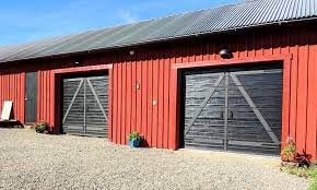 Retro Nar Du Vill Behalla Det Genuina Garageport Stugstil Ladugardshus