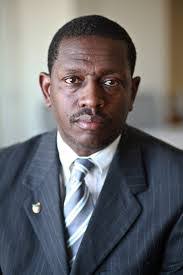 Warren Glover's Instagram, Twitter & Facebook