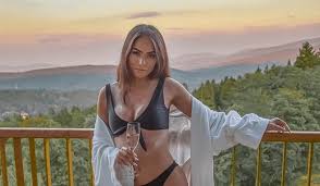 Ve středu vešel ve známost rozchod slavné influencerky týnuš třešničkové, vlastním jménem kristýny třešňákové, a podnikatele ladislava bisenia. Tynus Tresnickova