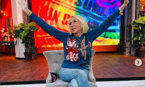 Laura bozzo baila 'tiempo de vals' vestida como princesa en competencia (video). Laura Bozzo Bailando Cali Pachanguero Afirma Extranar A La Ciudad Colombiana Somosfan Com