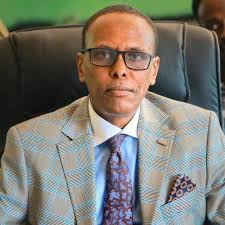 Gudoomiye Sanyare, "Waxaan rabaa inaan u cadeeyo Bulshada Soomaaliyeed iyo  Shacabka Puntland falkii dhacay caawa masuuliyadeeda waxaa iska leh  Wasiirka Arimaha Dibada Somaliya Cabdisiciid Muuse oo Magaalda Gaalkacyo  uyimid ka mira dhalinta