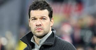 Michael ballack kam beim fc bayer münchen groß raus und war jahrelang kapitän der deutschen fußballnationalmannschaft. Jrmltxpftcneem