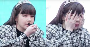 Her company throws her away. Park Bom In Tears At Fansign After A Fan Shows Her This Koreaboo