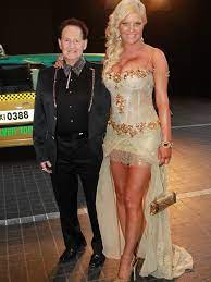 The official brynne edelsten facebook page. Brynne Edelsten Marriage Details Of Relationship With Geoffrey Revealed Herald Sun