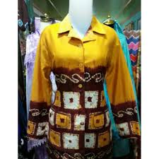 Corak atau motif sasirangan itulah yang menjadi salah satu daya tarik kain ini dibandingkan jenis kain khas yang lain. Model Baju Batik Atasan Model Baju Batik Sasirangan Kalimantan Selatan