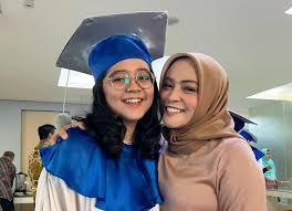 Cinta Kuya Wisuda Smp Potret Sang Adik Di Foto Keluarga Justru Jadi Sorotan Semua Halaman Nakita