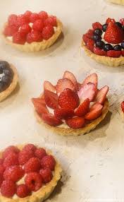 Tartelettes Aux Fruits Rouges Creme Patissiere Revisitee De Philippe Conticini Recette Tartelettes Aux Fruits Mini Tarte Recette De Tartelette
