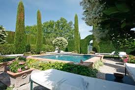 Du cœur, des valeurs humanistes et un engagement positif pour demain ! Le Grand Jardin Saint Remy De Provence France Rental Escapes
