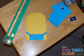 Here i show you how to make a quick and easy minion card! Homemade Minion Cards Here S How To Make Minion Valentine Cards They Ll Go Bananas For The Art And Crafts Guide