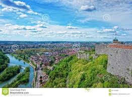 Hotels in der nähe von zitadelle besançon sind normalerweise 14. Luft Veiw Und Zitadelle In Besancon Der Burgund Franche Comte Frankreich Stockbild Bild Von Sommer Historisch 81162895