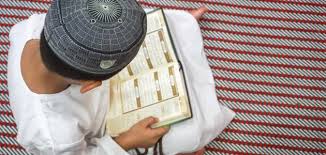 Dari definisi 'ulumul qur'an di atas, dapat dipahami bahwa yang menjadi objek utama dari kajian 'ulumul qur'an itu sendiri dari berbagai aspeknya. Hukum Membaca Al Quran Dengan Tajwid Dan Objek Pembahasannya
