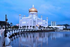 This being brunei, the interior is almost as lavish as the exterior: Sultan Omar Ali Saifuddin Mosque Brunei Jpg Mea