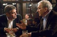 Avocat dans l'un des plus grands cabinets juridiques de new york, michael clayton arrange discrètement et par tous les moyens les affaires embarrassantes de ses clients. Michael Clayton Movie Posters From Movie Poster Shop