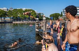 Voeg toe aan mijn yurls. Juni En Juli Kunnen Weleens Voor Een Hete Zomer Gaan Zorgen Het Parool