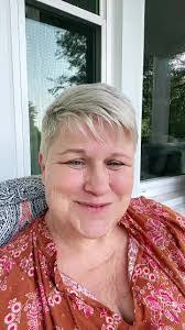 Laura Nickels's Instagram, Twitter & Facebook