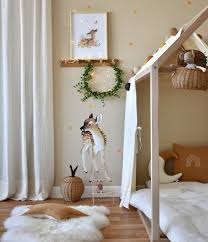 Schöner wohnen mit gardinenhaus lichterfelde in. Kinderzimmer Mit Waldtieren In Creme Beige Gold Kinderzimmer Ideen Fur Kleine Zimmer Kinder Zimmer Kinderschlafzimmer