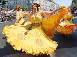 Jahrhundert gab es karnevalsumzüge, und ein karnevalskönig wurde gewählt. Karneval Der Kulturen Berlin De