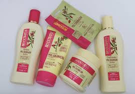 1 bisnaga de 40g tonalizante sem amônia 1 frasco aplicador 60ml de emulsão reveladora 1 sachê 30g de tratamento pós coloração 1 par de luvas. Pos Coloracao 2 Naturalmente Bonita