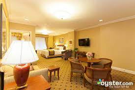 The hotel that has the most 2 bedroom suites is hotel plaza athenee. Wellington Hotel The Third Deluxe One Bedroom Suite At The Wellington Hotel Oyster Com Hotel Photos