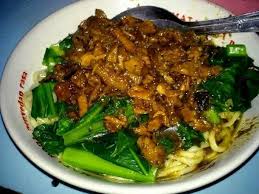 Sup ayam ini memiliki ciri khas kuah yang kental. Pin Di Lezatnya Mie Indonesia