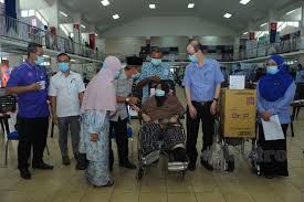 Perkara itu disahkan pegawai beliau kepada astro awani. Kedudukan Enam Ahli Parlimen Diperkemas Semula