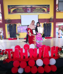 Sekolah menengah kebangsaan jalan kebun atau nama ringkasnya smk jalan kebun, merupakan sebuah sekolah menengah kebangsaan yang terletak di batu 7 jalan kebun seksyen 32. Anugerah Guru Inspirasi Mcdonald S Malaysia