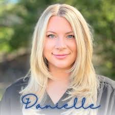 CEC is growing, and we're thrilled to announce the addition of these ladies  to our team!💫 𝘔𝘦𝘦𝘵 𝘰𝘶𝘳 𝘯𝘦𝘸 𝘢𝘦𝘴𝘵𝘩𝘦𝘵𝘪𝘤𝘪𝘢𝘯𝘴💙  ✨𝐃𝐚𝐧𝐢𝐞𝐥𝐥𝐞 𝐇𝐚𝐠𝐞𝐦𝐞𝐲𝐞𝐫✨ Danielle Hagemeyer graduated from Spa  Tech Institute in 2019 and