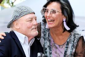 Miał problem z narkotykami, siedział w więzieniu. Stacy Keach'a uratowała  miłość do Polki