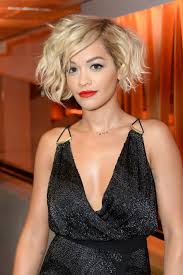 5 Warm Weather Hair Ideas Perfect For Summer Celebrity Short Hair Curly Hair Styles Short Wavy Hair