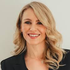 Giving the welcome speech for the incoming Saïd Business School, University  of Oxford 2024 EMBA class was a touching moment for me. In preparation, I  reflected