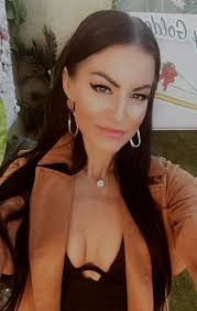 Maggie Collier's Instagram, Twitter & Facebook