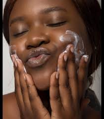 Refined shea butter mixed with Avocado oil, coconut oil, vitamin E, Castor  oil,Olive oil Tea tree oil and Vitamin C oil now available at 650sh 💕Great  moisturizer for both face and body