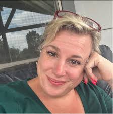 Stephanie Newbold (@StephanieNewbold.light.nectar) • Facebook