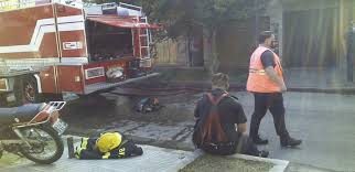 Se desconocen las causas que provocaron el incendio. Urgente Argentina Tres De Febrero Esta Sucediendo Incendio En Una Vivienda Varias Dotaciones Trabajan En El Lugar Mi Periodico Ultimas Noticias De Tres De Febrero Y San Martin