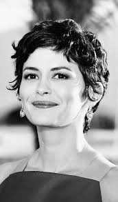 Short layered hairstyles are really hot in the fashion and beauty industry at the moment! Pixie Cut Frech Novocom Top