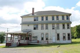 The 1889 Clubhouse Before The Most Recent Round Of Stabilization Work Started The National Park Service Is Working To Johnstown Flood Club House House Styles